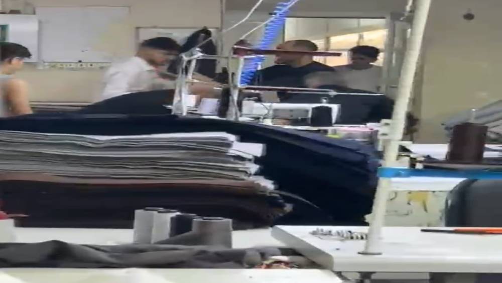 Konfeksiyon at&ouml;lyesinde &ccedil;alışanların tartışması kavga d&ouml;n&uuml;şt&uuml;
