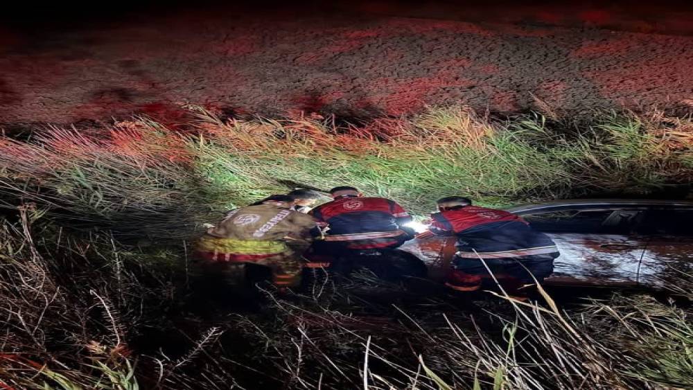 Kırıkhan&rsquo;da tarlaya u&ccedil;an otomobilin s&uuml;r&uuml;c&uuml;s&uuml; yaralandı
