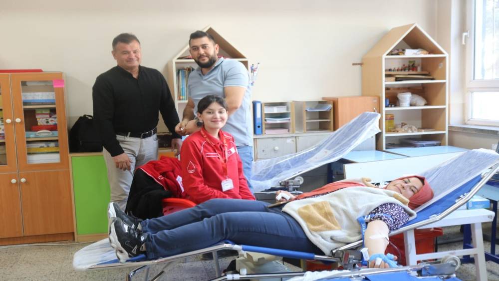 &Ccedil;ivril&rsquo;de minikler 1 g&uuml;nde 100 &uuml;nite kan bağışı topladı
