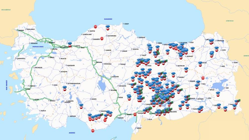 Kuvvetli kar yağışı &uuml;lkenin doğusunda ulaşımı fel&ccedil; etti
