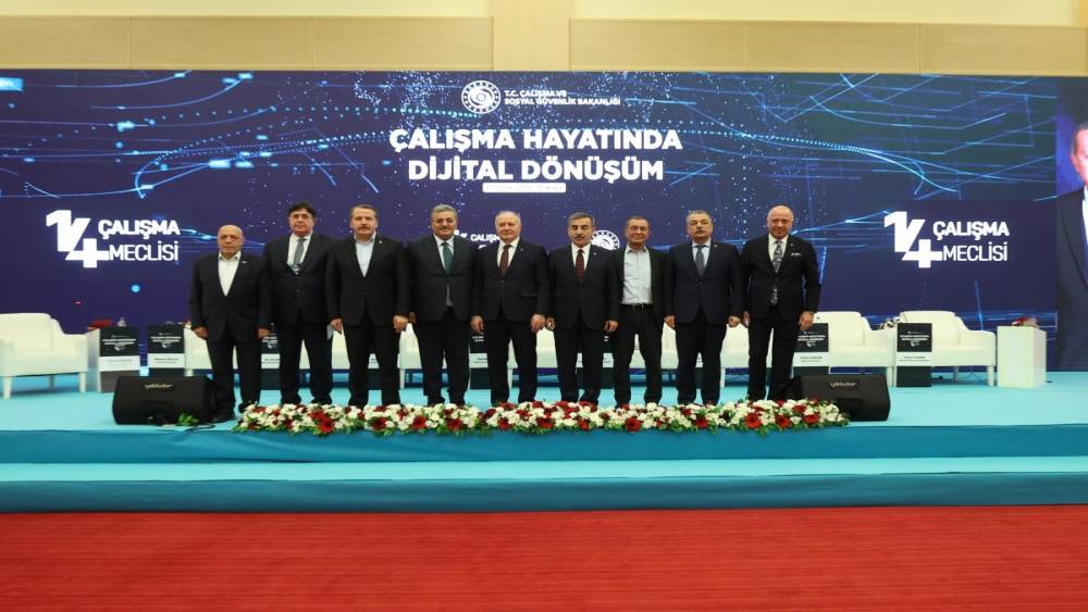 İş&ccedil;i ve memur konfederasyonlarından dijital d&ouml;n&uuml;ş&uuml;m uyarısı: "Doğru y&ouml;netilmezse sosyal adaletsizlikleri derinleştirebilir"
