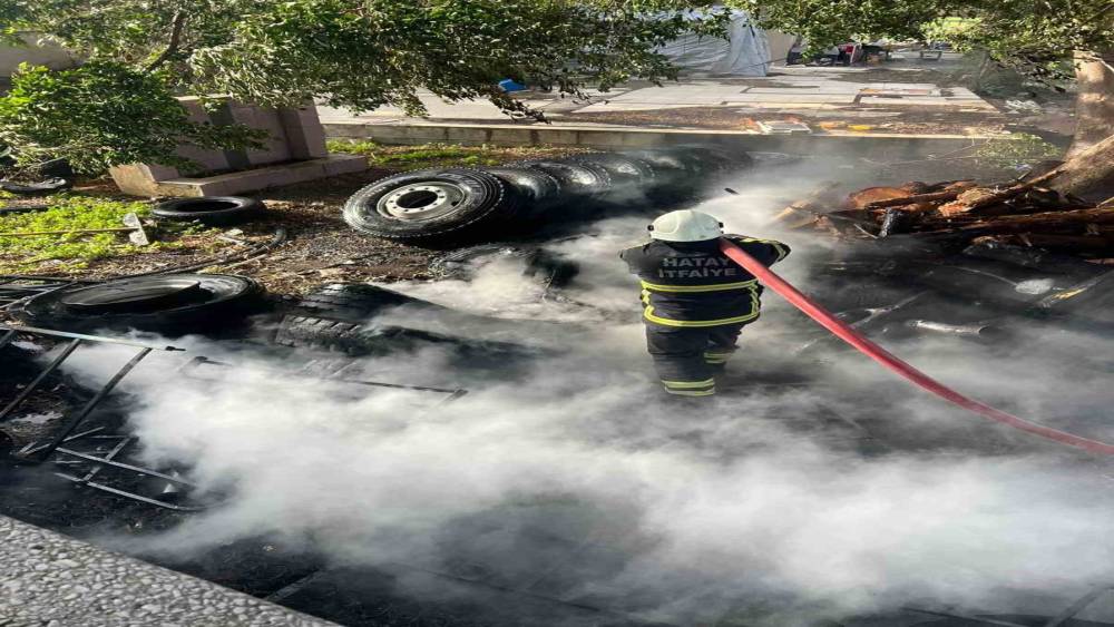 Arsuz&rsquo;da hurdalık yangını
