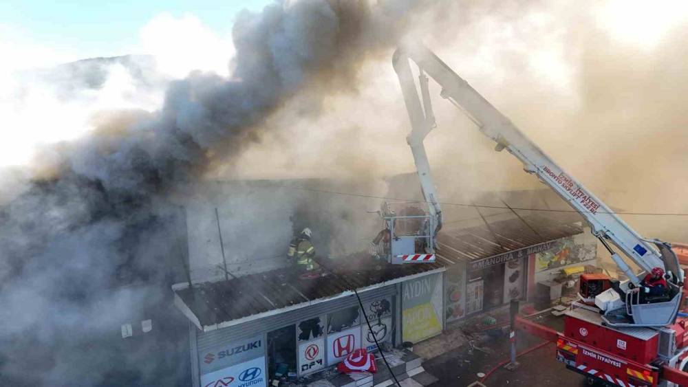 Buca&rsquo;daki iş yeri yangını kontrol altına alındı
