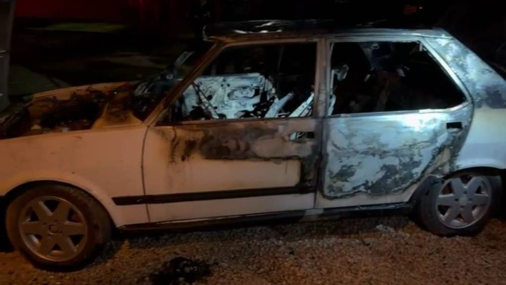 Malatya&rsquo;da park halindeki ara&ccedil; yandı
