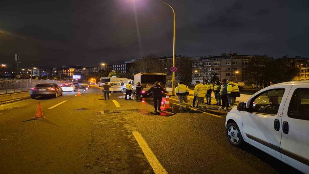 Kaza yapan motosiklet s&uuml;r&uuml;c&uuml;s&uuml; ağır yaralandı
