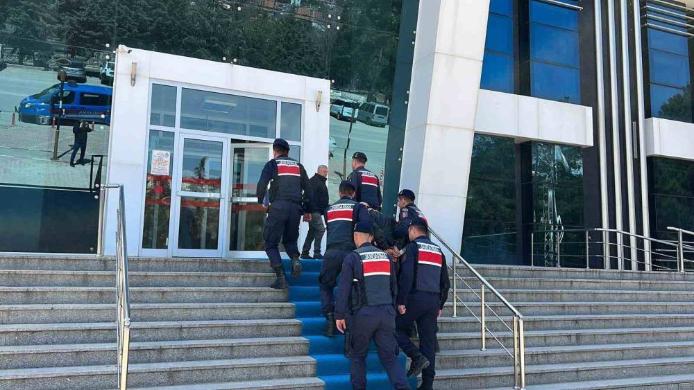 Yayınladığı videoyla, evlenmek istediği kadını teslim etmezlerse saldırı yapacağını s&ouml;yledi, g&ouml;zaltına alındı
