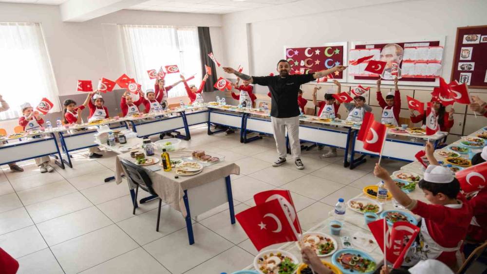 Zeytin k&uuml;lt&uuml;r&uuml; minik şeflerle geleceğe taşınıyor
