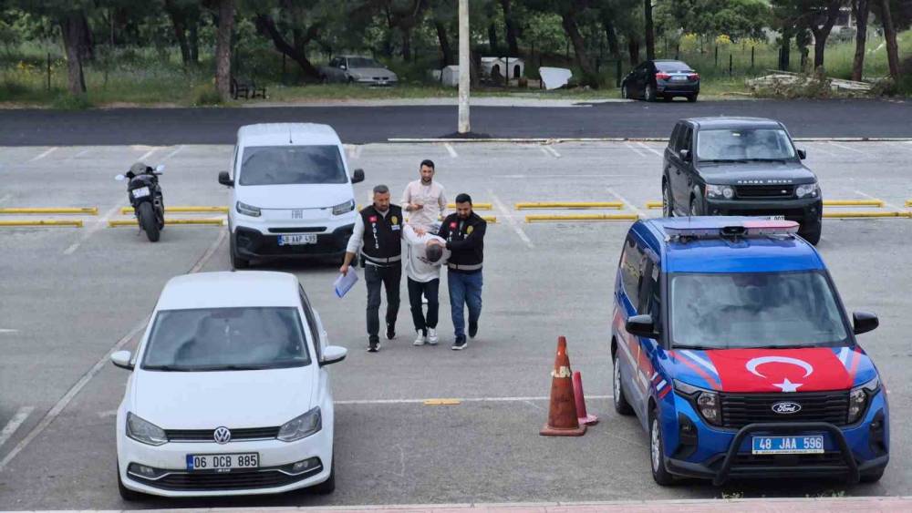 Bodrum&rsquo;da eski sevgilisini bı&ccedil;aklayarak yaralayan saldırgan tutuklandı
