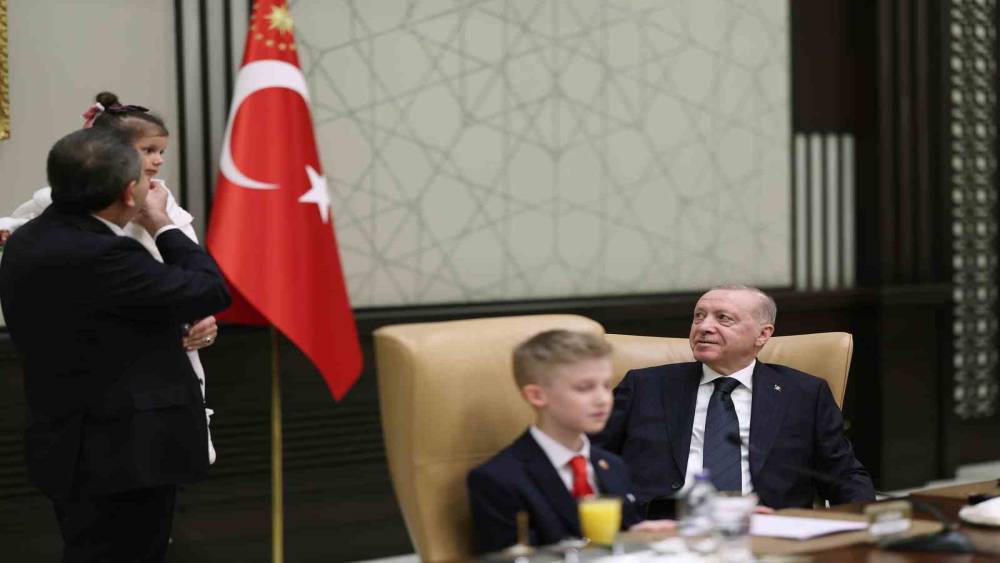 Cumhurbaşkanı Erdoğan, 23 Nisan&rsquo;da koltuğunu Civan Boran&rsquo;a devretti
