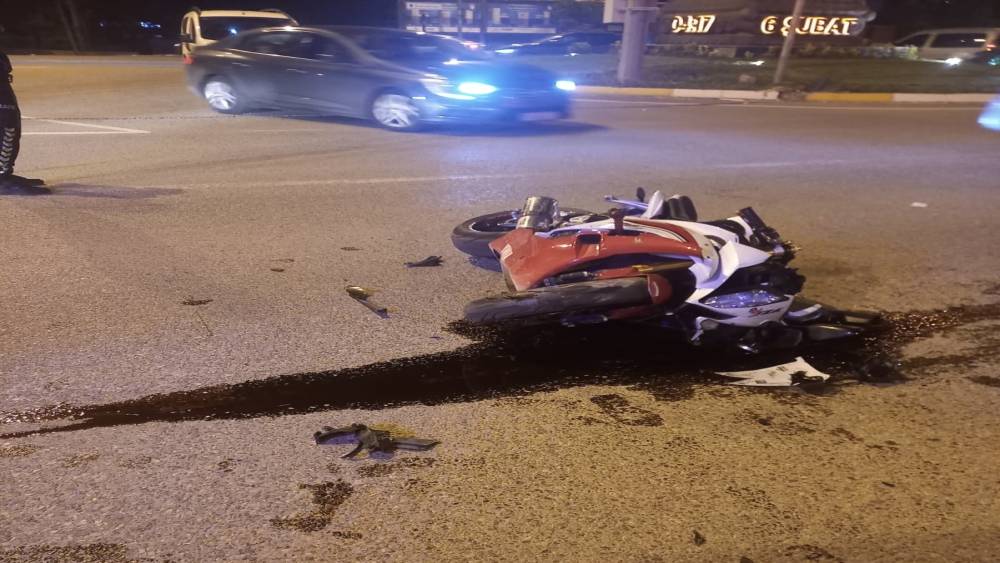Motosiklet ile otomobil &ccedil;arpıştı: 1 yaralı
