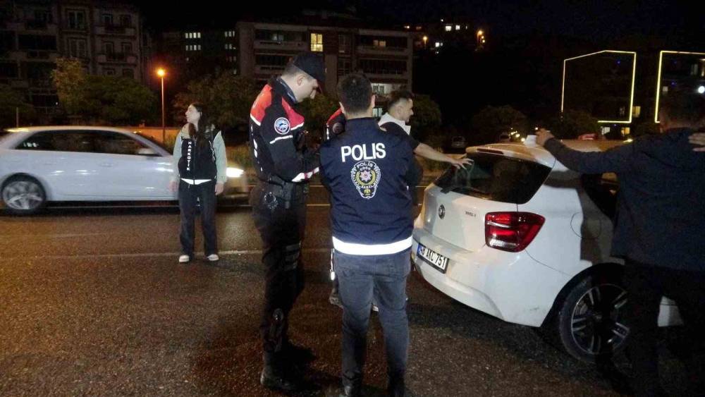 Muğla polisinden &rsquo;gece operasyonu&rsquo; gibi denetim
