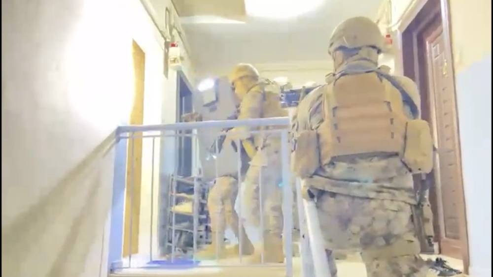 İş insanlarına zorla &ccedil;ek imzalattıran şebekeye Organize Polisi&rsquo;nden darbe
