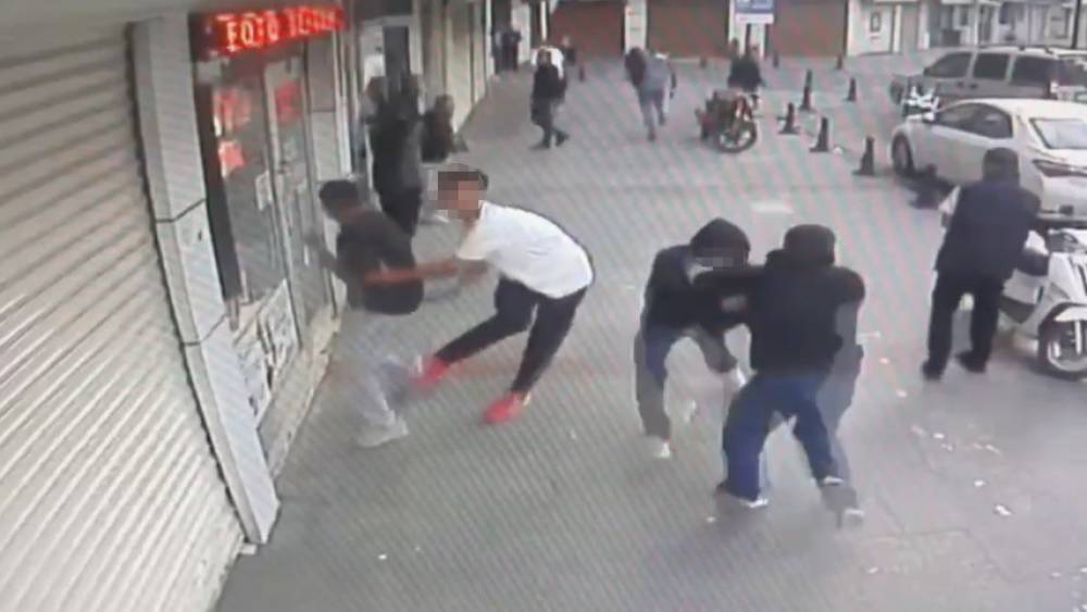 Gaziantep&rsquo;te silahlı kavgada 4 kişi yaralandı: O anlar kamerada
