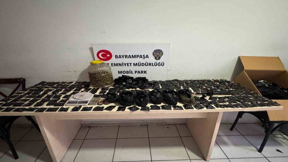 Bayrampaşa&rsquo;da uyuşturucu imalathanesine baskın: 2 kilo marihuana ele ge&ccedil;irildi
