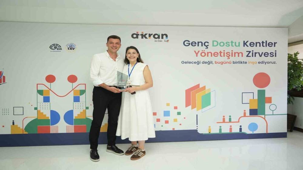 Denizli B&uuml;y&uuml;kşehire &rsquo;Gen&ccedil; Dostu Kent: İyi Y&ouml;netişim Teşvik&rsquo; &ouml;d&uuml;l&uuml;
