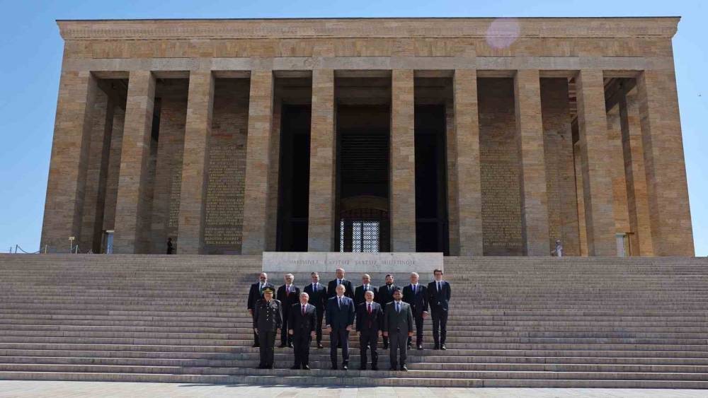 Polonya Cumhurbaşkanı Nawrocki, Anıtkabir&rsquo;i ziyaret etti
