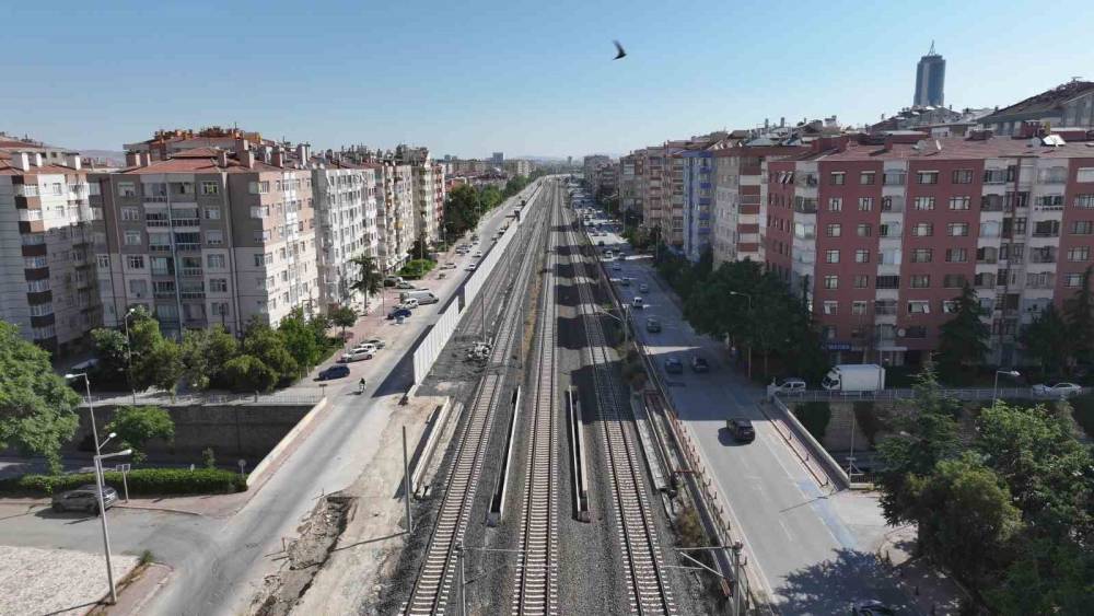Başkan Altay, banliy&ouml; hattında tren kaynaklı g&uuml;r&uuml;lt&uuml;ye karşı ses bariyeri yaptıklarını a&ccedil;ıkladı
