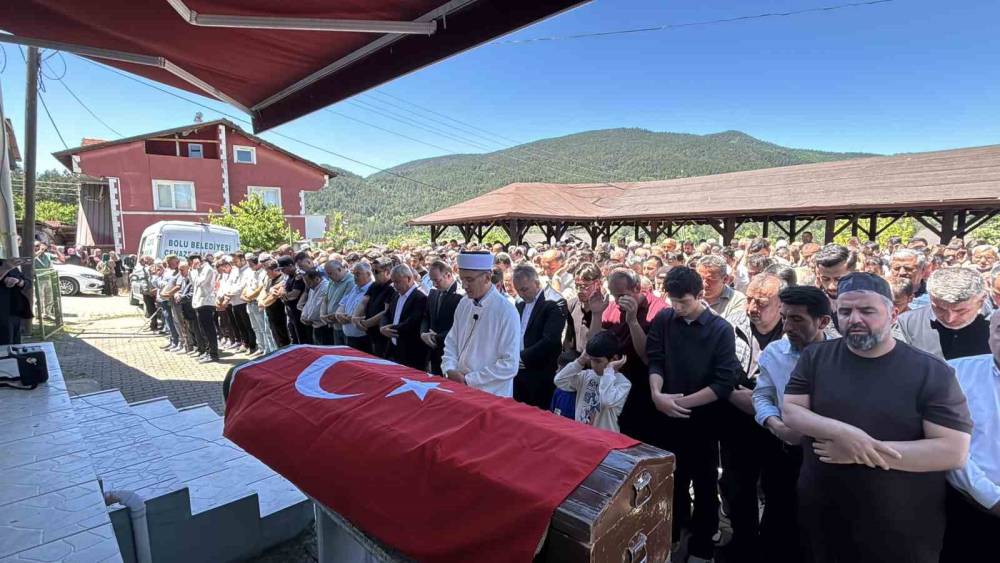 Bolu&rsquo;da maden g&ouml;&ccedil;&uuml;ğ&uuml;nde hayatını kaybeden iş&ccedil;i son yolculuğuna uğurlandı
