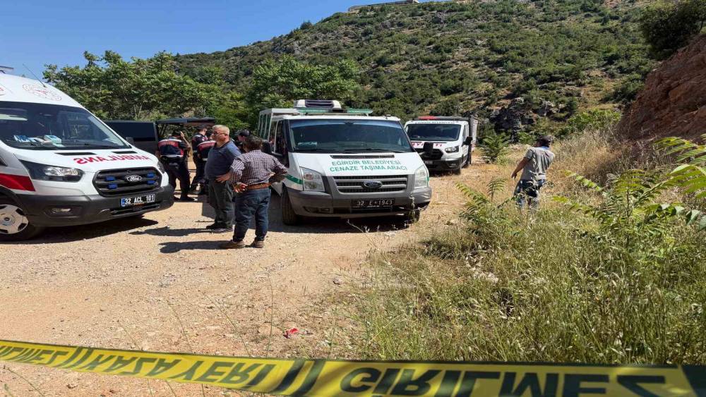 Isparta&rsquo;da park halindeki ara&ccedil;ta 2 gencin cansız bedeni bulundu
