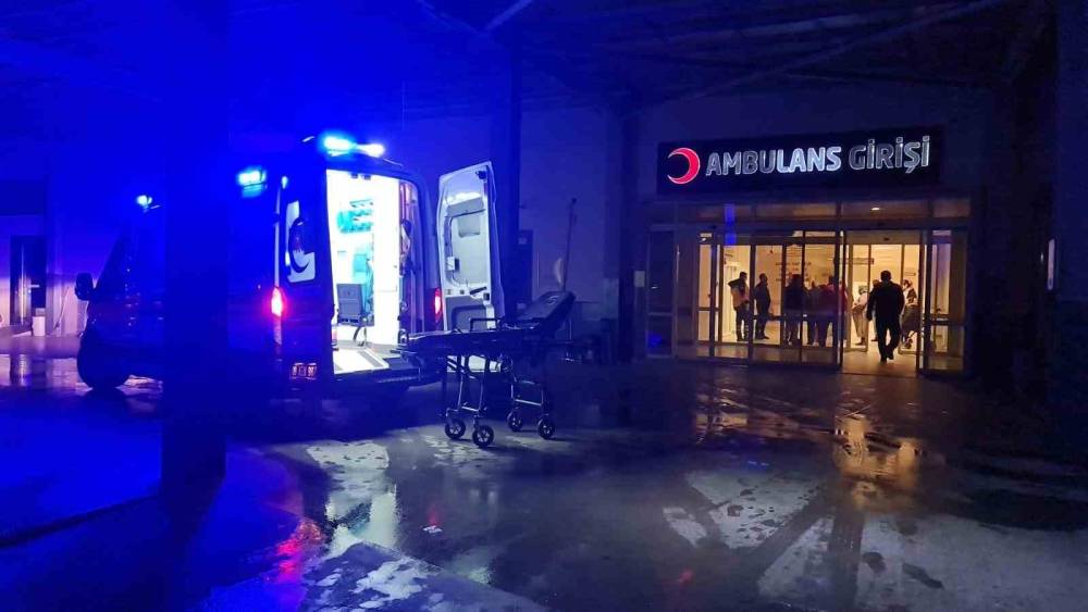 Minib&uuml;s tarlaya u&ccedil;tu: 1 &ouml;l&uuml;, 2 yaralı
