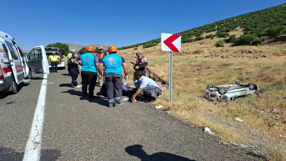Bing&ouml;lde ara&ccedil; takla attı: 6 yaralı
