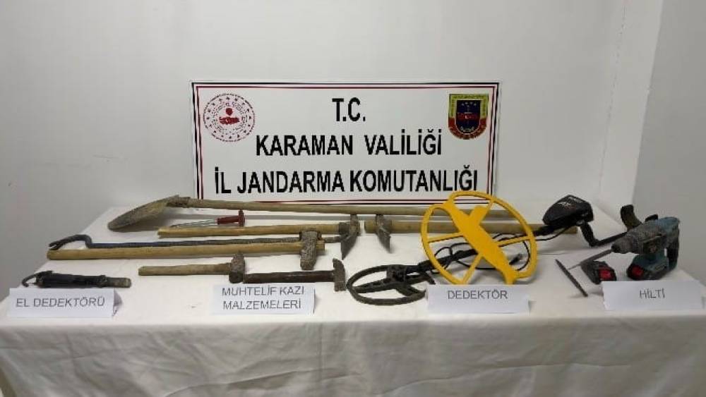 Karaman&rsquo;da tarihi eser ve uyuşturucu ele ge&ccedil;irildi: Aranan 7 kişi tutuklandı
