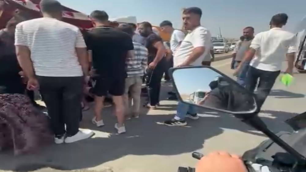 Siirt&rsquo;te yolun karşısına ge&ccedil;mek isteyen &ccedil;ocuğa otob&uuml;s &ccedil;arptı
