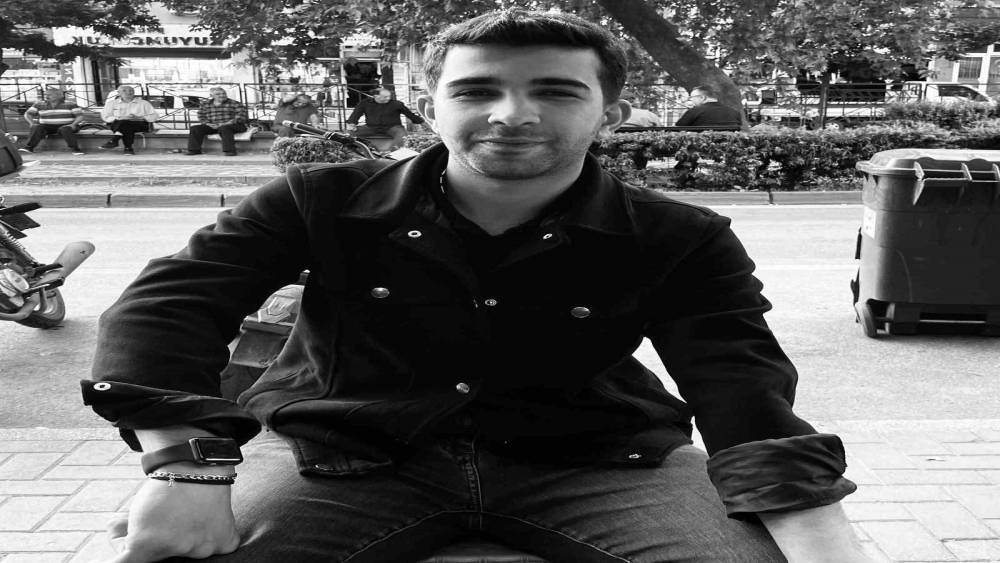 Bursa&rsquo;da iki otomobil kafa kafaya &ccedil;arpıştı: 1 &ouml;l&uuml;, 1 ağır yaralı
