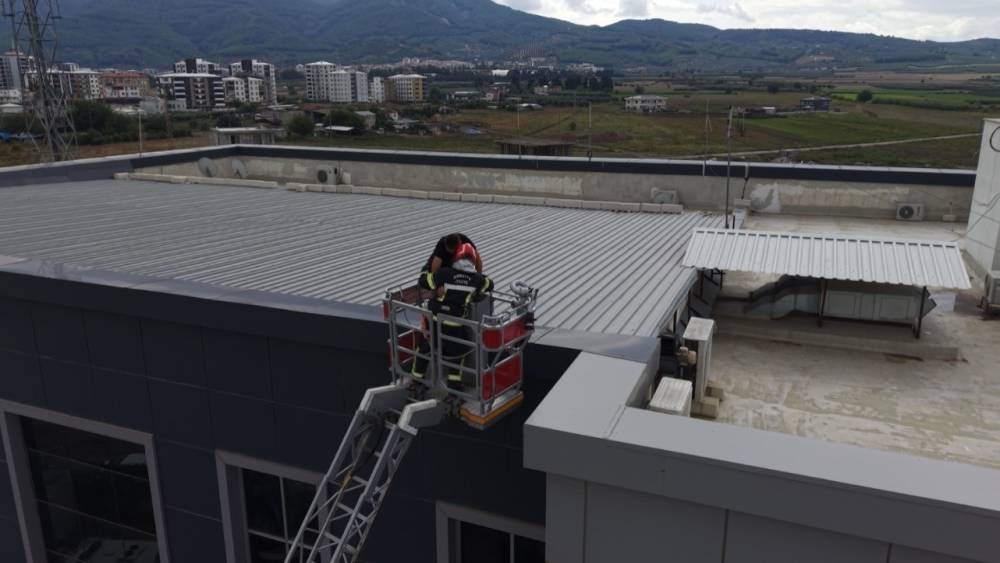 Osmaniye&rsquo;de 112 ekipleri bu kez kendi binaları i&ccedil;in alarma ge&ccedil;ti
