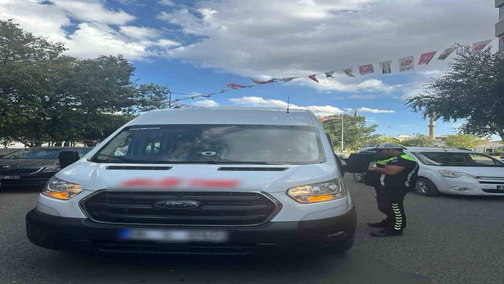 Kars&rsquo;ta okul servislerine sıkı denetim: Her şey &ccedil;ocukların g&uuml;venliği i&ccedil;in
