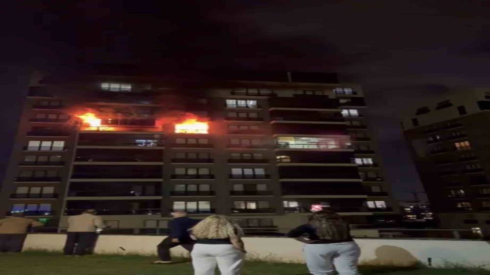 Bursa&rsquo;da apartman dairesinde yangın: 4 kişi dumandan etkilendi
