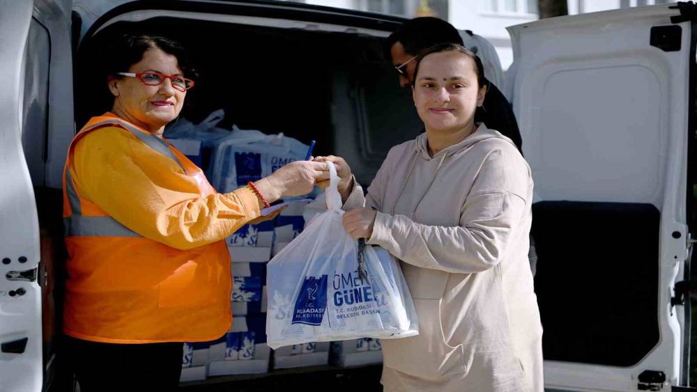 Kuşadası Belediyesi’nin süt desteği yüzleri güldürüyor
