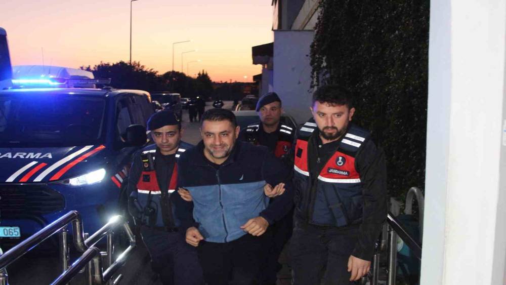 &Ccedil;ukurova Belediyesi soruşturmasında mevcut başkan Emrah Kozay dahil 34 ş&uuml;pheli tutuklandı
