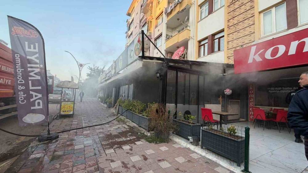 Yozgat&rsquo;ta iş yerinde &ccedil;ıkan yangın b&uuml;y&uuml;meden s&ouml;nd&uuml;r&uuml;ld&uuml;
