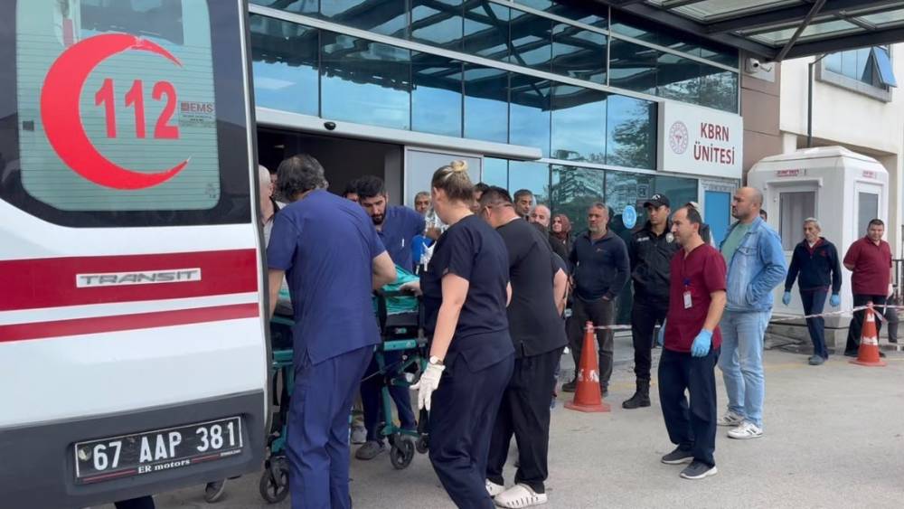 Yaralı madenci Ankara&rsquo;ya sevk edildi
