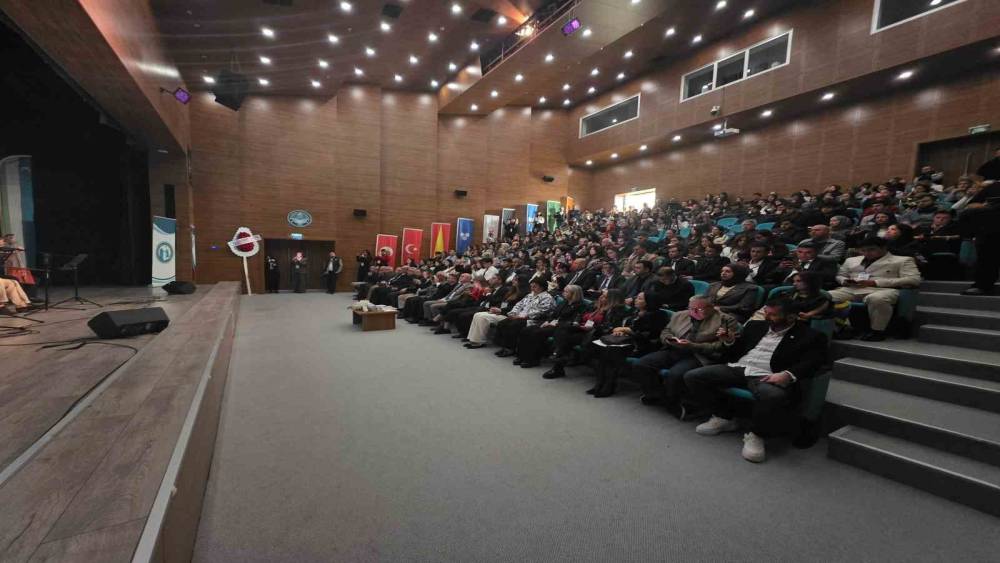Bandırma&rsquo;nın tarih&icirc; mezar taşları uluslararası kongrede ele alındı
