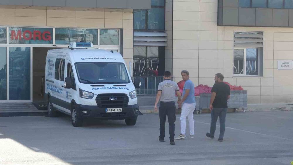Tekne turuna &ccedil;ıktı, gece saatlerinde g&ouml;zlerden kaybolan adamın cansız bedeni 4 g&uuml;n sonra denizde bulundu
