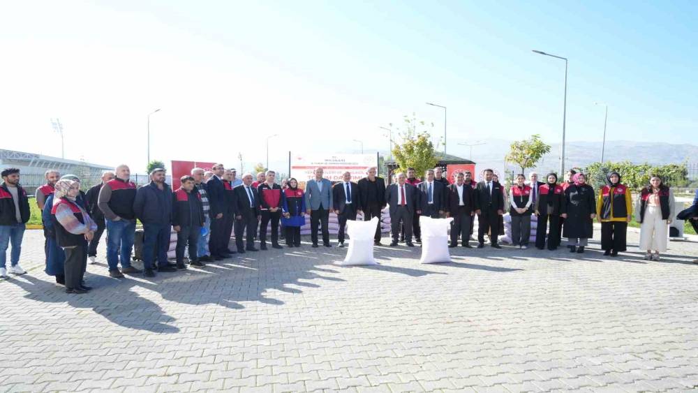 Muş&rsquo;ta 250 &uuml;reticiye 150 ton baklagil tohumu dağıtıldı
