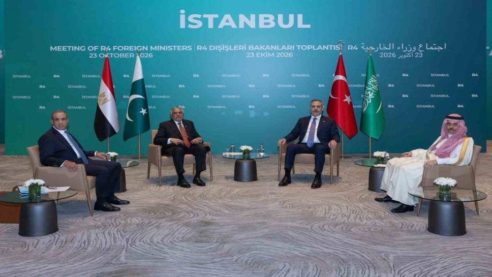 Bakan Fidan&rsquo;ın ev sahipliğindeki R4 toplantısında aile fotoğrafı
