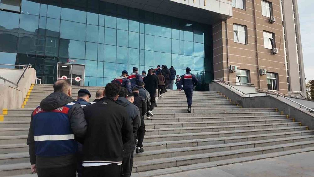 Tekirdağ merkezli 4 ilde 2,1 milyar TL&rsquo;lik bahis trafiğine şafak operasyonu: 14 g&ouml;zaltı
