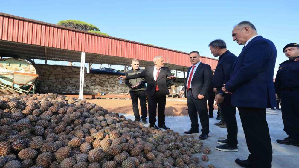 Vali Akbıyık, k&uuml;nar &uuml;reticilerinin taleplerini dinledi
