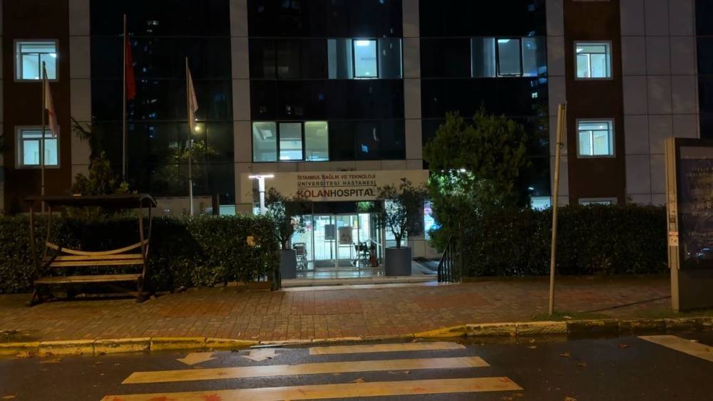 Sahnede rahatsızlanan şarkıcı Hakkı Bulut hastaneye kaldırıldı
