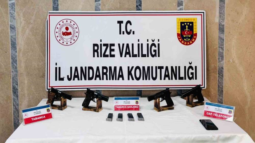 Rize&rsquo;de ruhsatsız silah operasyonu: 1 g&ouml;zlatı
