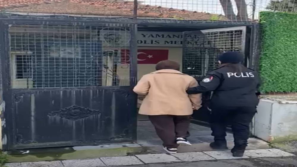 İzmir&rsquo;de uyuşturucu ticaretinden aranan h&uuml;k&uuml;ml&uuml; yakalandı
