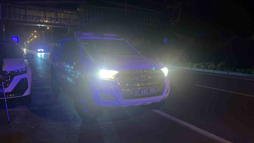 Alanya&rsquo;da kayalıklardan d&uuml;şen şahsı, itfaiye ve AFAD ekibi kurtardı
