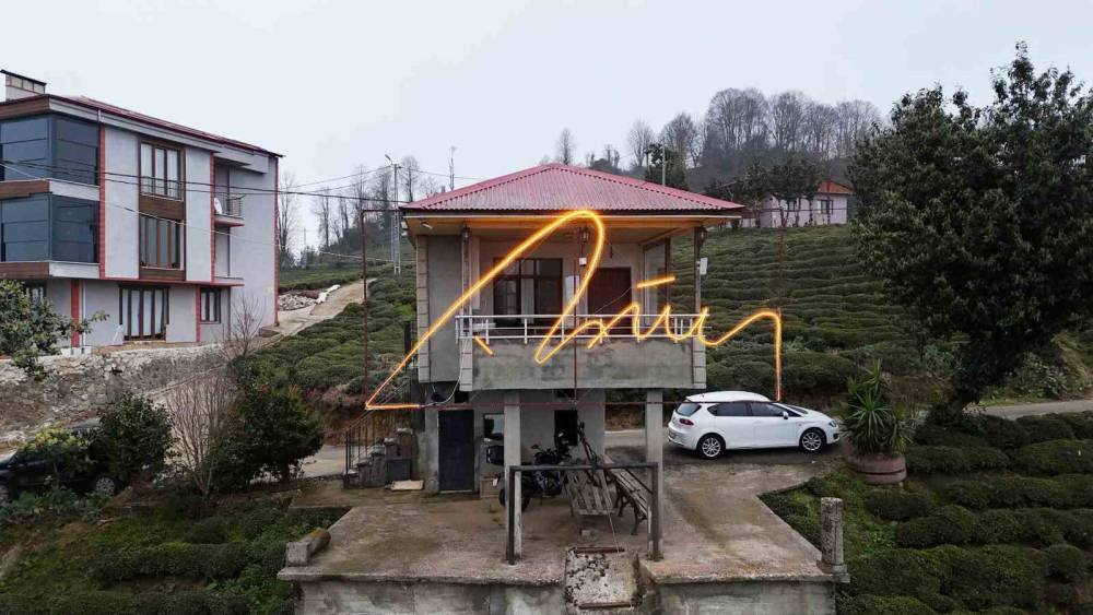 Cumhurbaşkanı Erdoğan&rsquo;a baba ocağında led imza s&uuml;rprizi yapılmış
