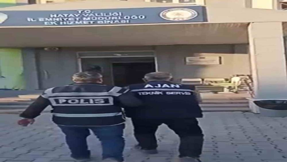 Silahla tehdit su&ccedil;undan aranan şahıs Defne&rsquo;de yakalandı
