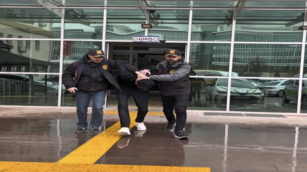 Okullardan hırsızlık yapan şahıs yakalandı
