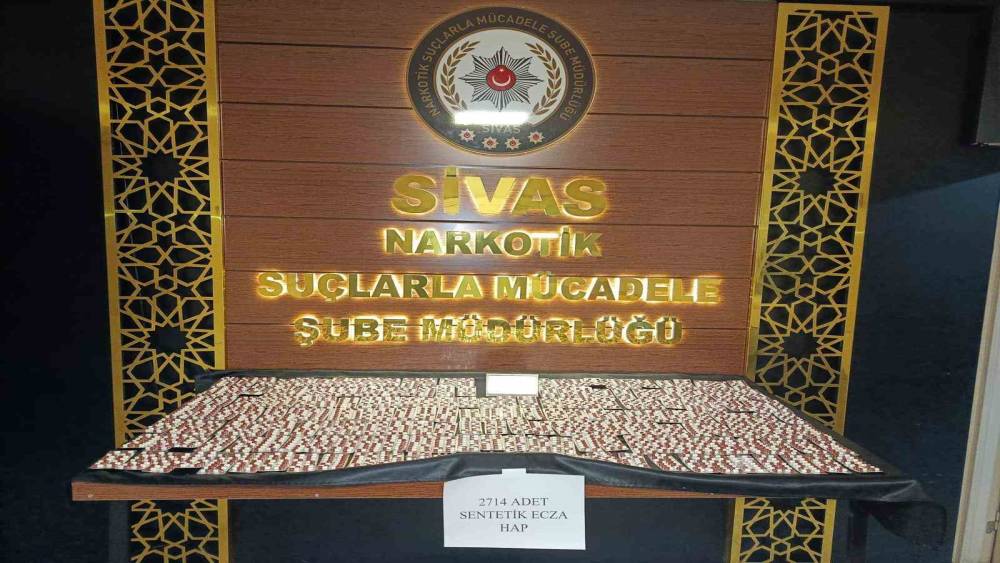 Sivas&rsquo;ta binlerce uyuşturucu hap ele ge&ccedil;irildi
