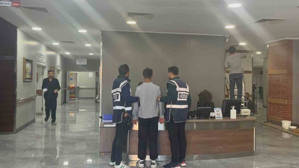 Katil zanlısı &ccedil;ocuk, yaşı kadar ceza aldı
